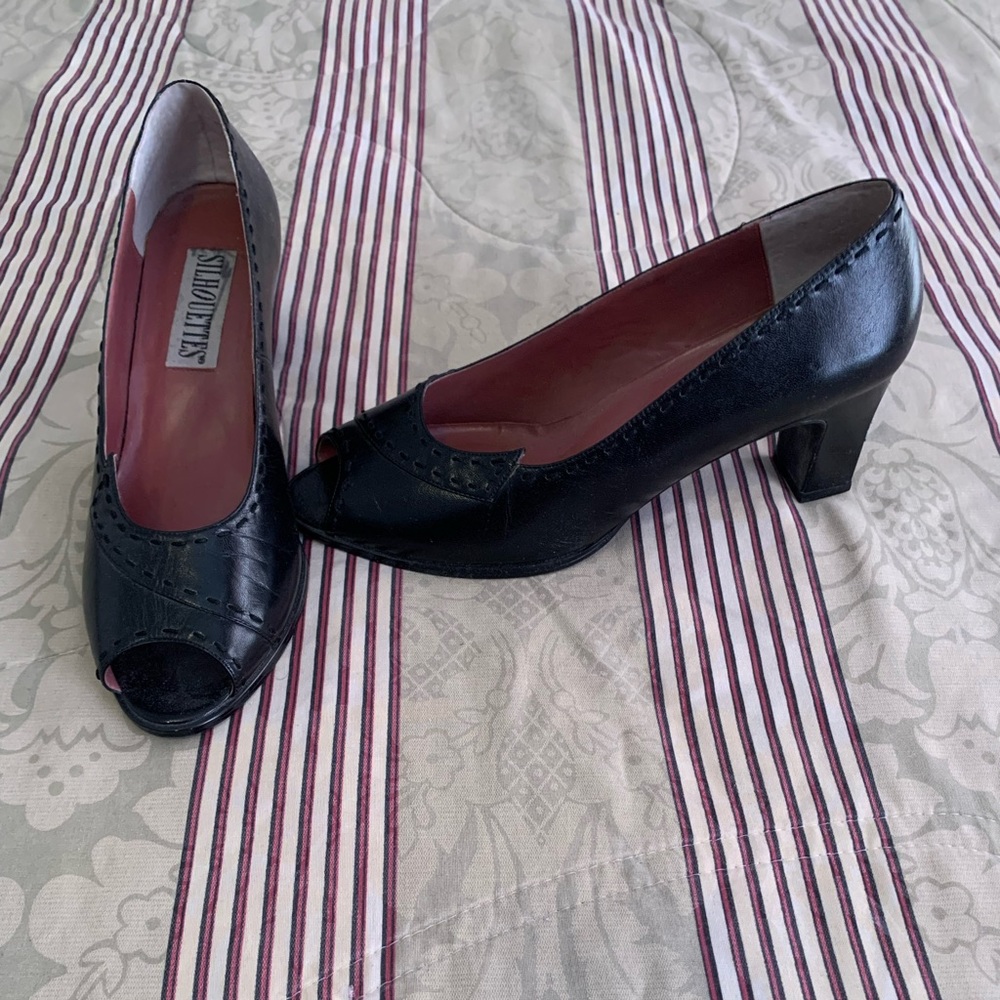 Black Silhouette Peep toe pump, size 10